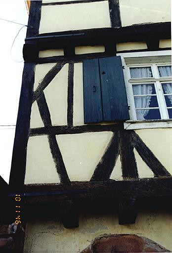 Maison antérieure nord. Détail du pan de bois du 1er étage, côté est.