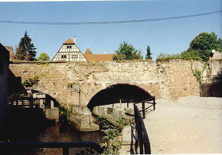 Courtine ouest de la ville au nord du moulin Pfister. Vue depuis l'est vers le Bruch.