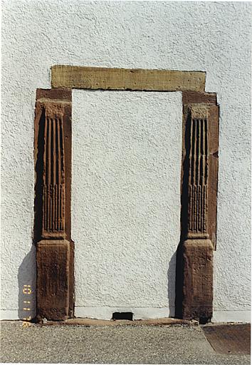Maison 3, rue du Fossé-des-Tilleuls, porte ancienne, vestige d'une construction antérieure ?