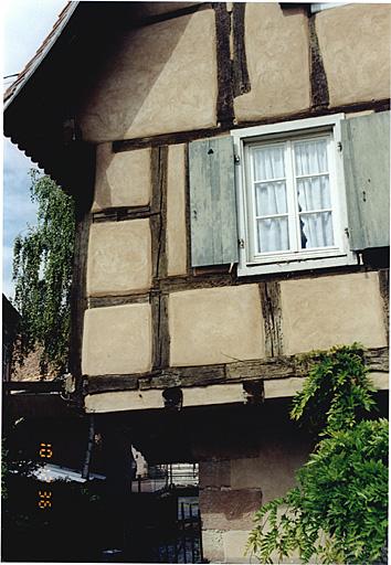 Vue de l'angle sud de la maison.