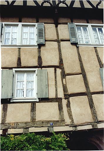 Vue partielle de l'étage et du pignon antérieur.
