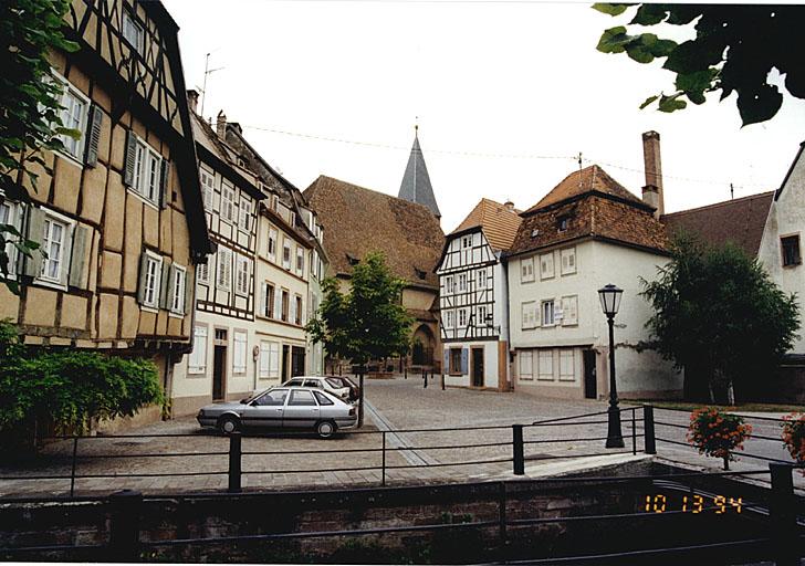 Vue de la rue du Presbytère depuis la rive droite de la Lauter.