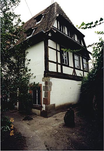 Ancien corps de logis. Vue partielle depuis le nord-est.