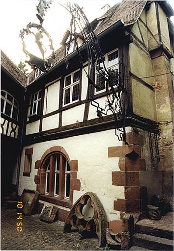 Ancien corps de logis. Vue de l'élévation est depuis le nord.