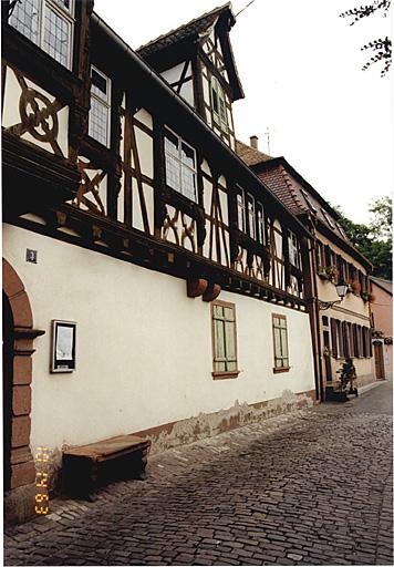 Corps de passage. Vue partielle de l'élévation sud, depuis l'ouest.