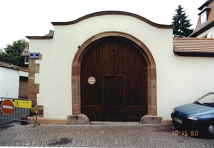 Porte cochère, rue Traversière.