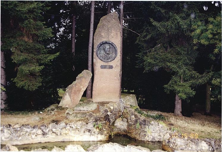 Monument commémoratif (R) de Joseph von Stichaner, rue du Général-Leclerc, fin du 19e siècle ou début du 20e siècle.
