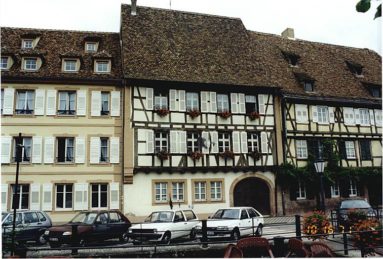 Vue d'ensemble de la façade sud.