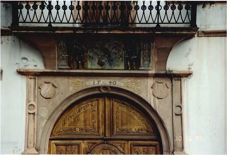 Elévation sud. Vue partielle de la porte et support de l'ancienne logette portant le balcon.