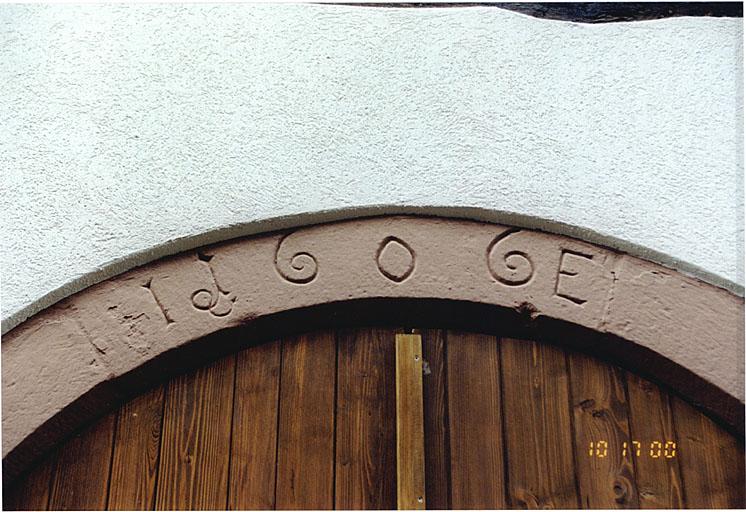 Maison 13, rue Traversière, détail de l'inscription sur la porte de la cave datée 1606.