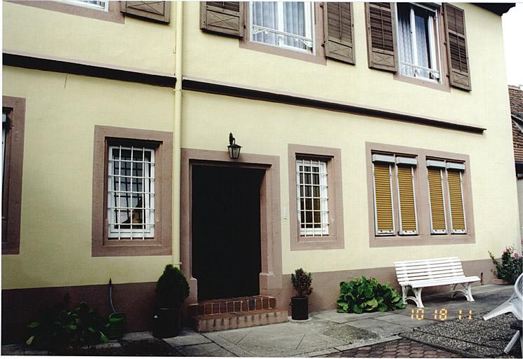 Vue partielle de la façade est du corps de logis.