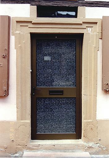 Maison, 9, rue des Cordonniers, vue de la porte.