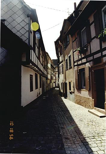Vue de la rue des Cordonniers depuis les numéros 9 et 8 vers le sud.