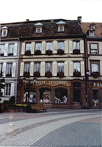 Maison No 5. Vue d'ensemble depuis l'est.