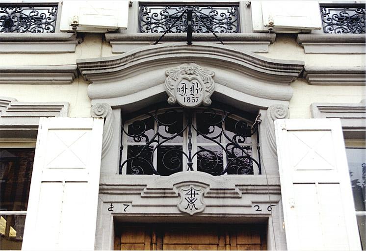 Maison No 3. Détail de la porte d'entrée.