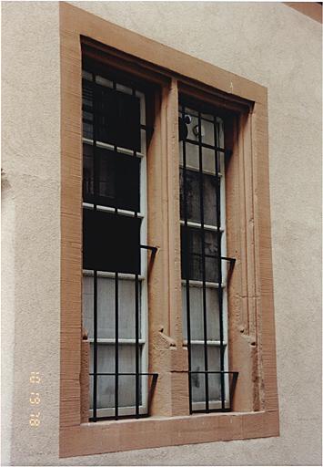 Elévation est sur la rue des Bouchers. Vue d'une fenêtre.