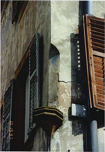 Maison 3, rue des Bouchers, socle de statue.