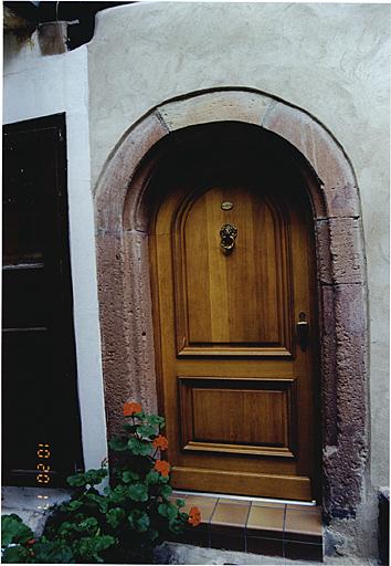 Elévation sud. Vue de la porte d'entrée.