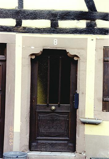 Maison 8, rue des Juifs, vue de la porte.