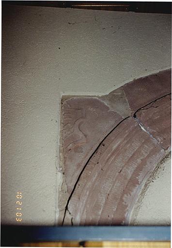 Maison, 14, rue de la Laine, détail de l'écu et des seuls chiffres visibles du millésime : 33 ou 35.