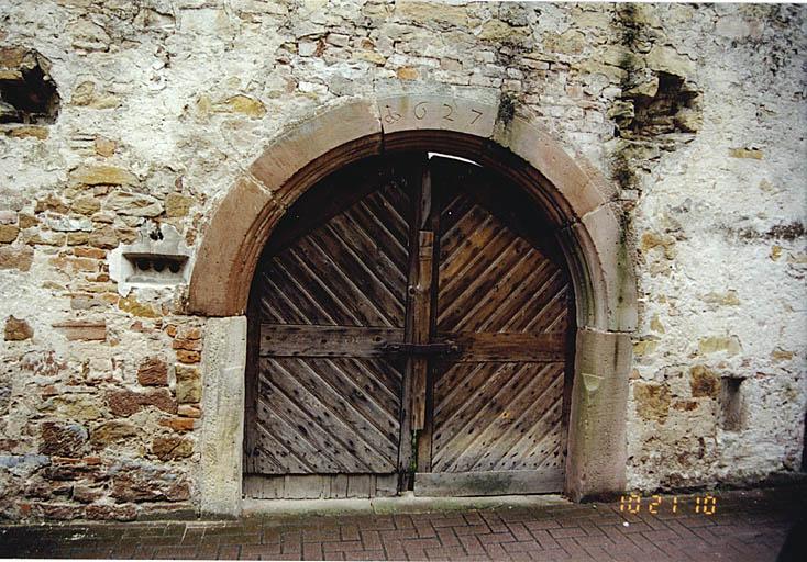 Maison 25, rue de la Laine, porte datée 1627.