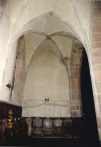 Chapelle sud de la nef d'est en ouest.