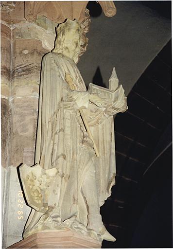 Vue d'ensemble de trois-quarts de la statue de Dagobert.