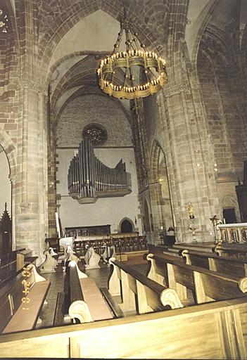 Croisée et bras nord du transept depuis le bras sud.