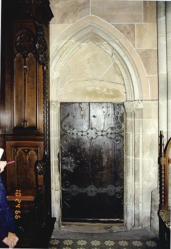 Choeur. Porte sud donnant accès à l'ancienne sacristie et à la chapelle Saint-Willibrord.