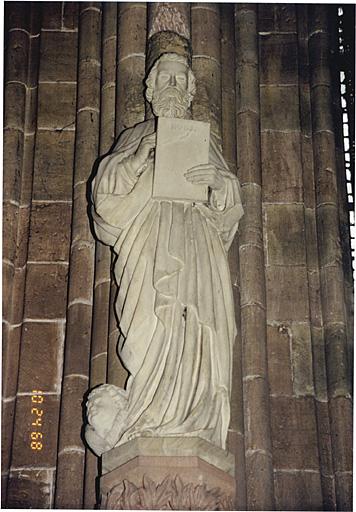 Statue de saint Matthieu.