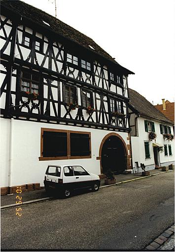 Elévation ouest. Vue d'ensemble de la maison 20.