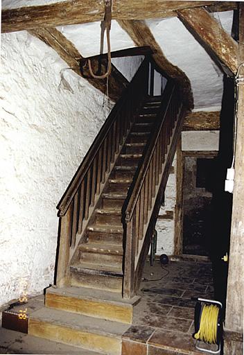 Communs. Escalier en bois, du 19e siècle.