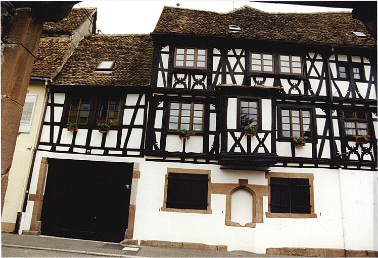 Maison 22. Vue d'ensemble de l'élévation ouest.