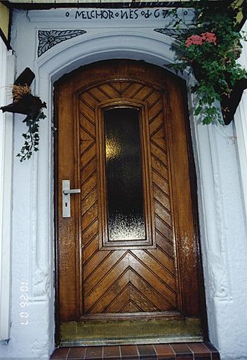 Maison 18, rue de la Laine, porte datée 1673.
