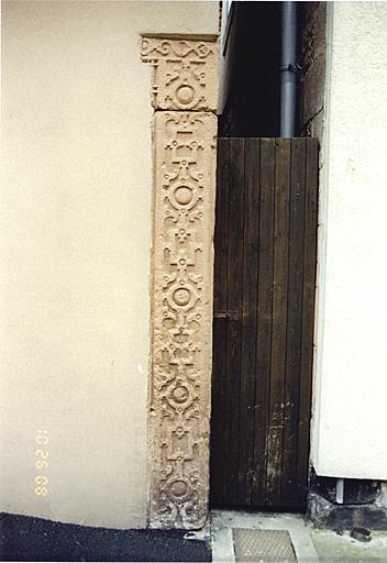 Montant de porte (Z), 2, rue de la Chaîne, 1er quart du 17e siècle (?).
