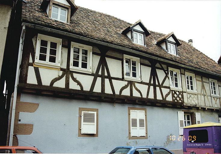 12, rue de la Laine. Maison du 17e siècle (?), très restaurée.