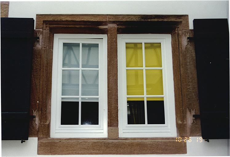 Elévation est. Vue de la fenêtre du rez-de-chaussée, à gauche de la porte en arc brisé.