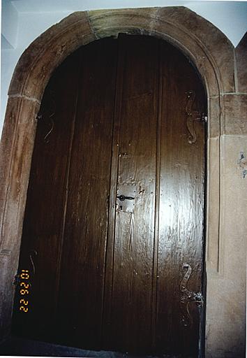 Arcade avec porte vers l'escalier du grenier, au 1er étage, vue depuis l'ancienne coursière.