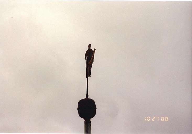 Tour occidentale, épi de faîtage représentant saint Paul.