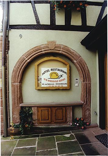 Maison 9, rue de l'Agneau, porte datée 1611.