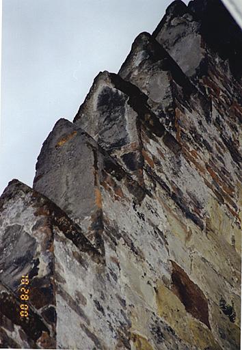1, impasse Weisskirch. Détail du pignon à redents.