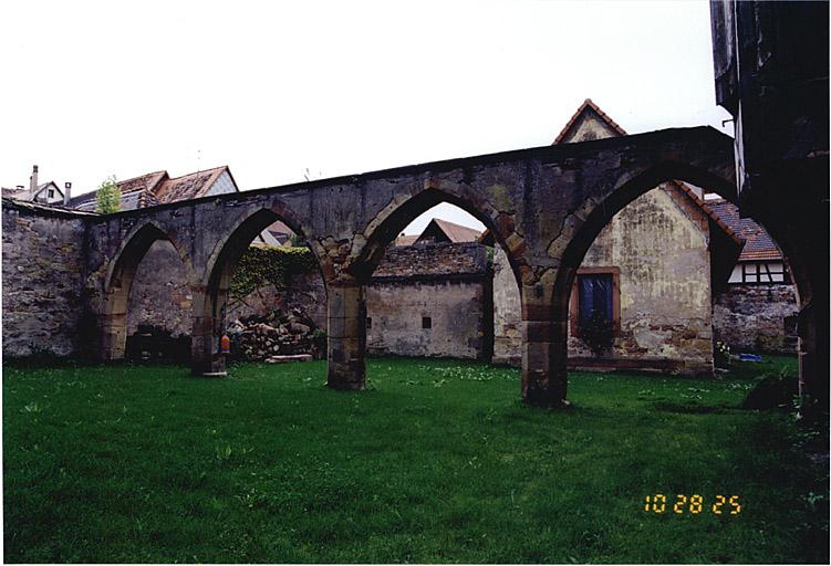 Vue d'ensemble du mur conservé depuis l'ouest.