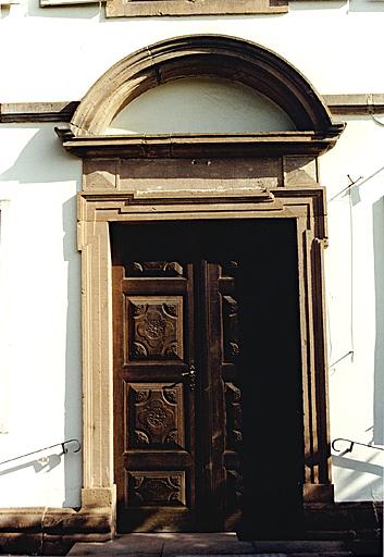 Corps de bâtiment sud. Vue de la porte sud, sur jardin.