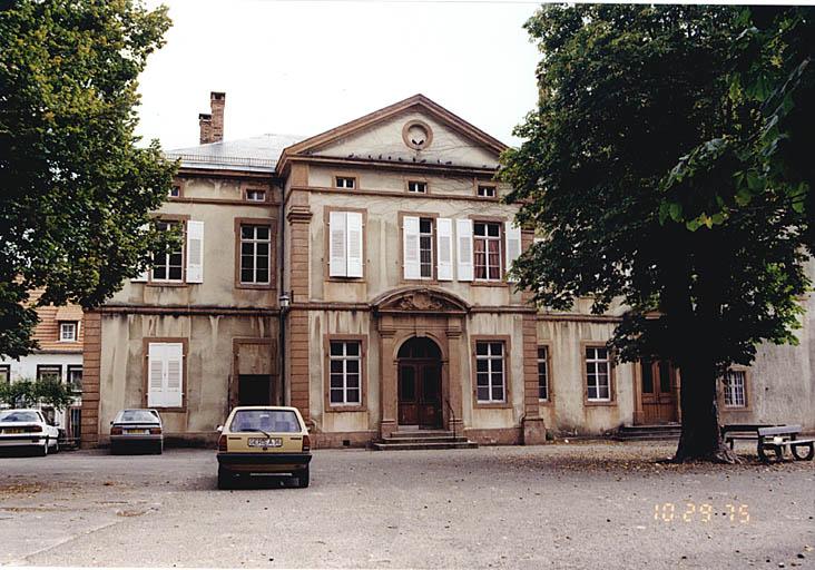 Vue partielle de l'élévation ouest.