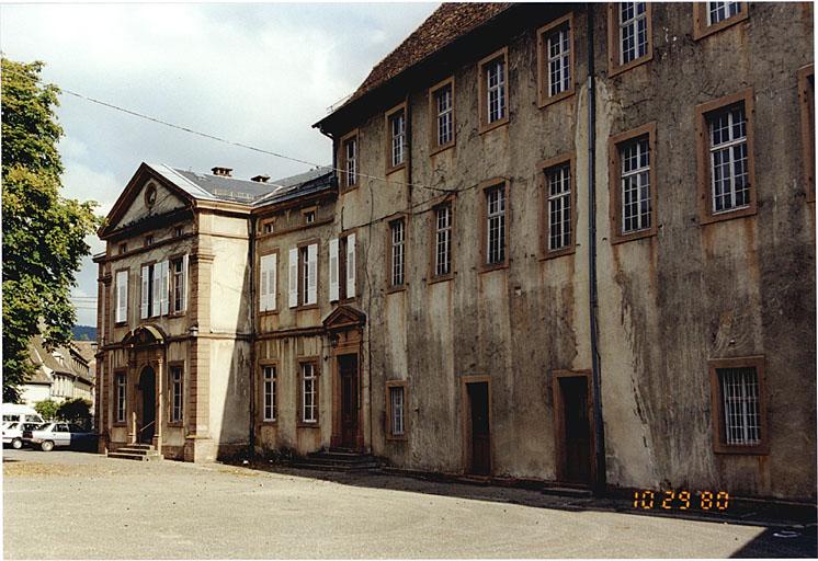 Vue d'ensemble depuis le sud-ouest.