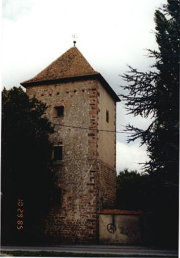 Vue de la tour depuis le sud-est.