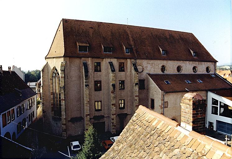 Vue d'ensemble de l'église, depuis nord-est.