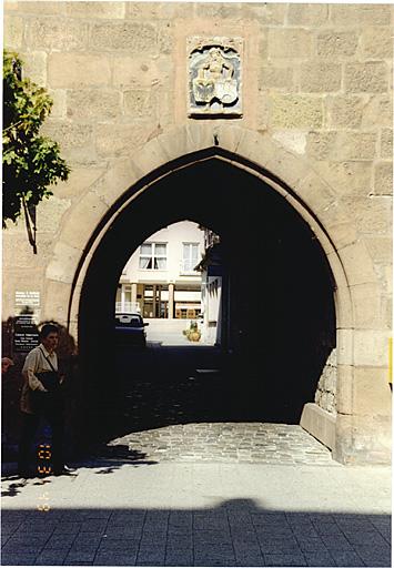 Porte du passage d'entrée.