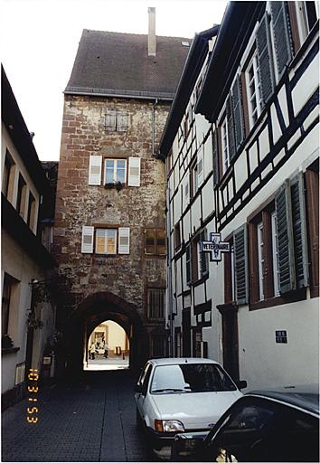 Elévation nord de la maison et élévations est des bâtiments accolés.