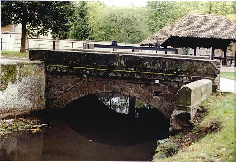 Vue du pont sur le bras de la Lauter, depuis le fossé des Tilleuls.